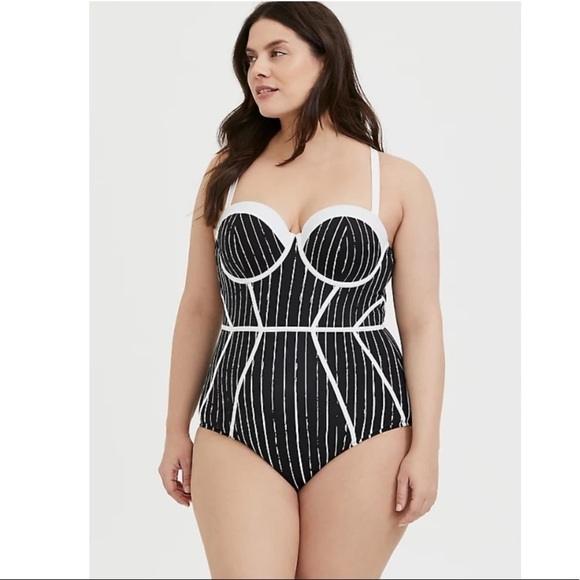 Torrid 5 DISNEY NIGHTMARE BEFORE CHRISTMAS JACK SKELLINGTON UNDERWIRE SWIMSUIT - Picture 1 of 14